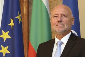 Тагарев отметил, что пророссийская дезинформация начинает серьезно влиять на боеспособность болгарской армии