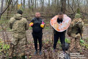 Чоловіки планували перепливти річку за допомогою дитячих плавзасобів