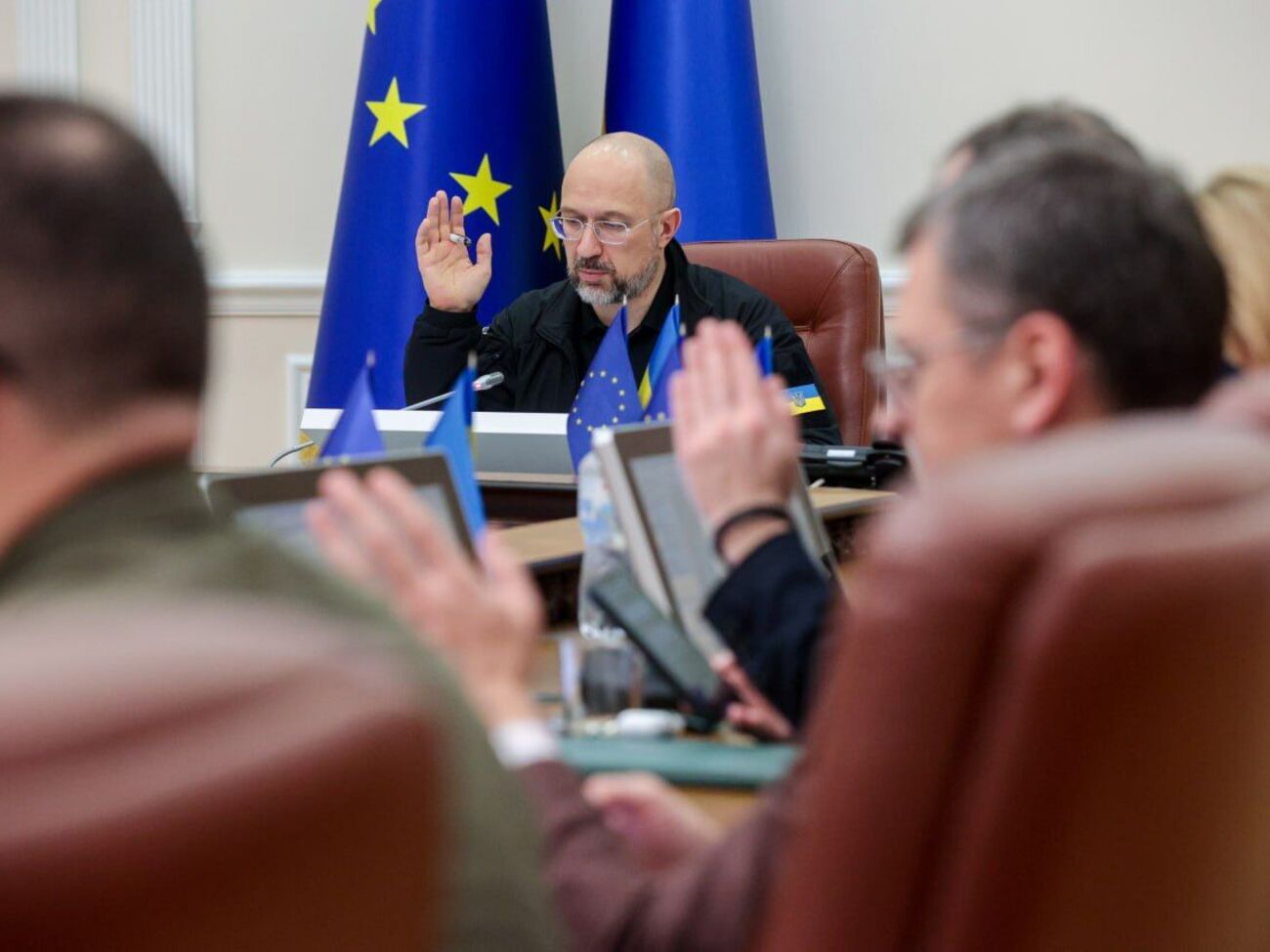 Украина продолжает привлекать средства от партнеров, отметил Шмыгаль