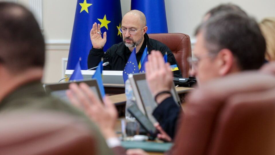 Украина продолжает привлекать средства от партнеров, отметил Шмыгаль