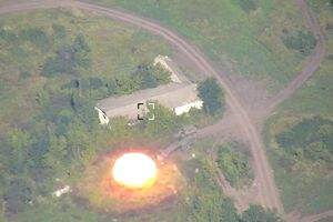 Українські військові завдали ударів по району зосередження чотирьох російських вантажівок, що спричинило детонацію боєприпасів