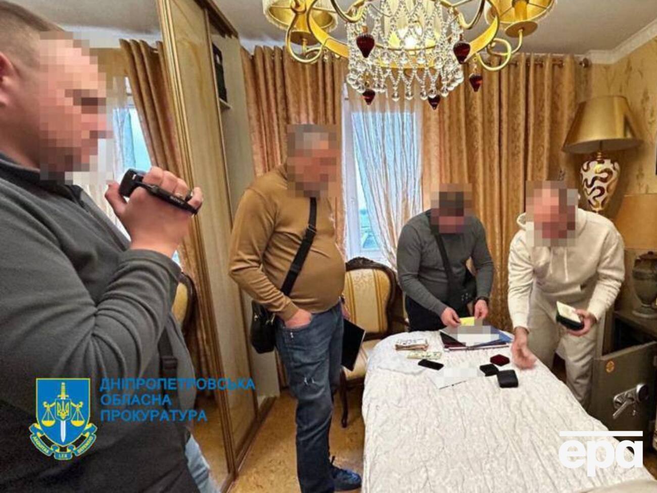 У підозрюваних проведено 30 обшуків