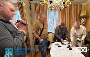 У підозрюваних проведено 30 обшуків