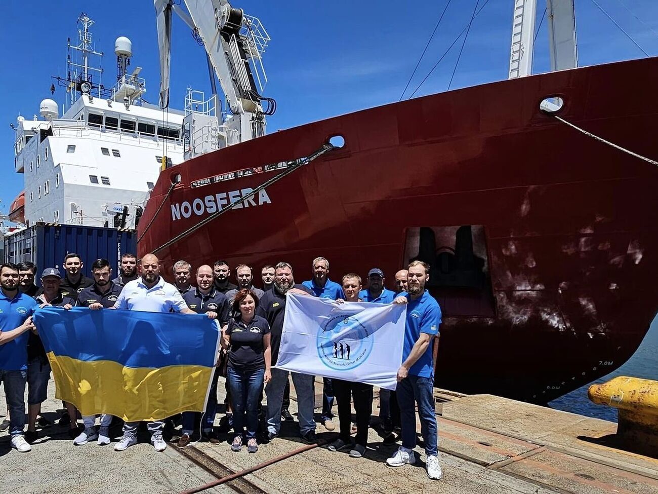 В прошлый раз ледокол "Ноосфера" шел от Кейптауна к "Академику Вернадскому" больше месяца