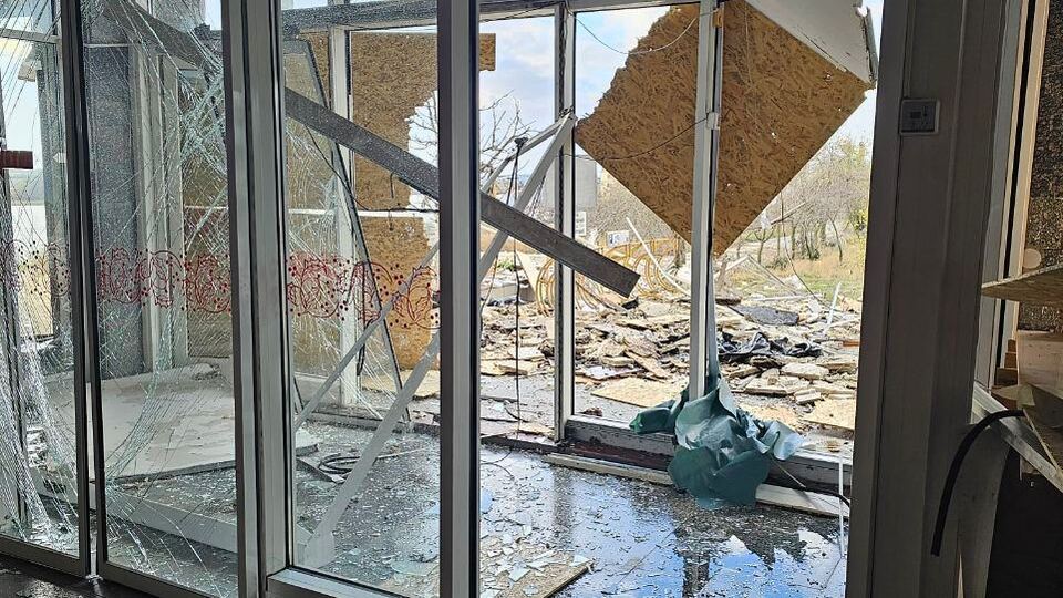 Після 11.00 окупанти вдарили по житловому сектору Херсона