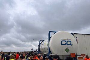 Украинским водителям, часть из которых уже 10 дней находится на украино-польской границе, будет оказана помощь, пообещал Кубраков