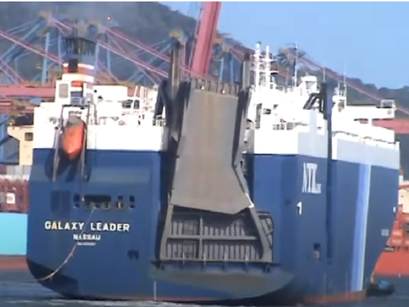 Судно ходит под флагом Багам