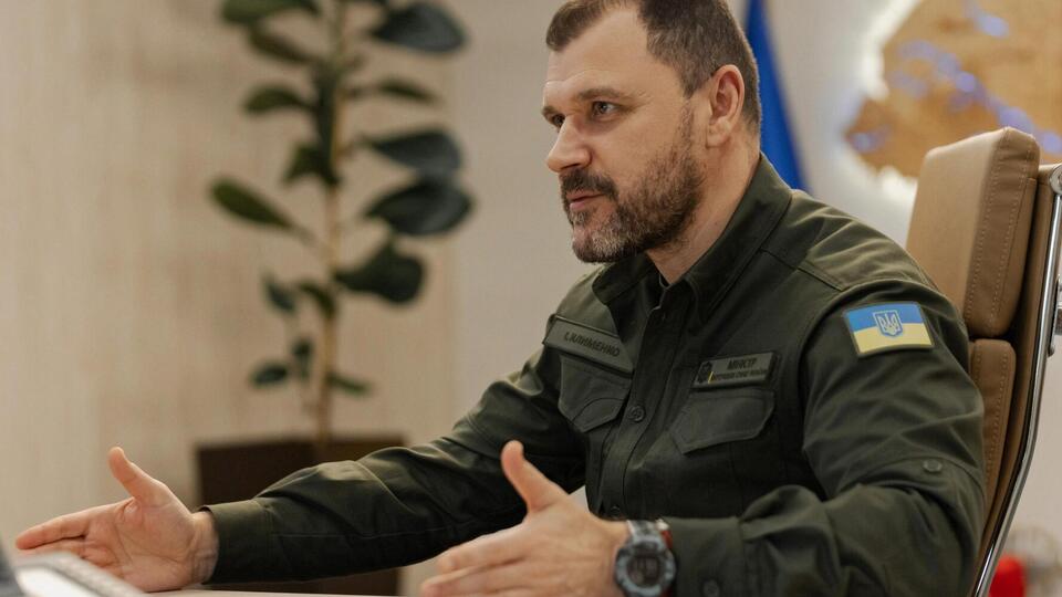 У МВД Украины, как правило, нет информации о наличии у родственников чиновников паспорта другого государства, отметил Клименко