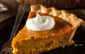 Пиріг подають із кремом