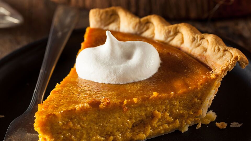 Пирог подается с кремом