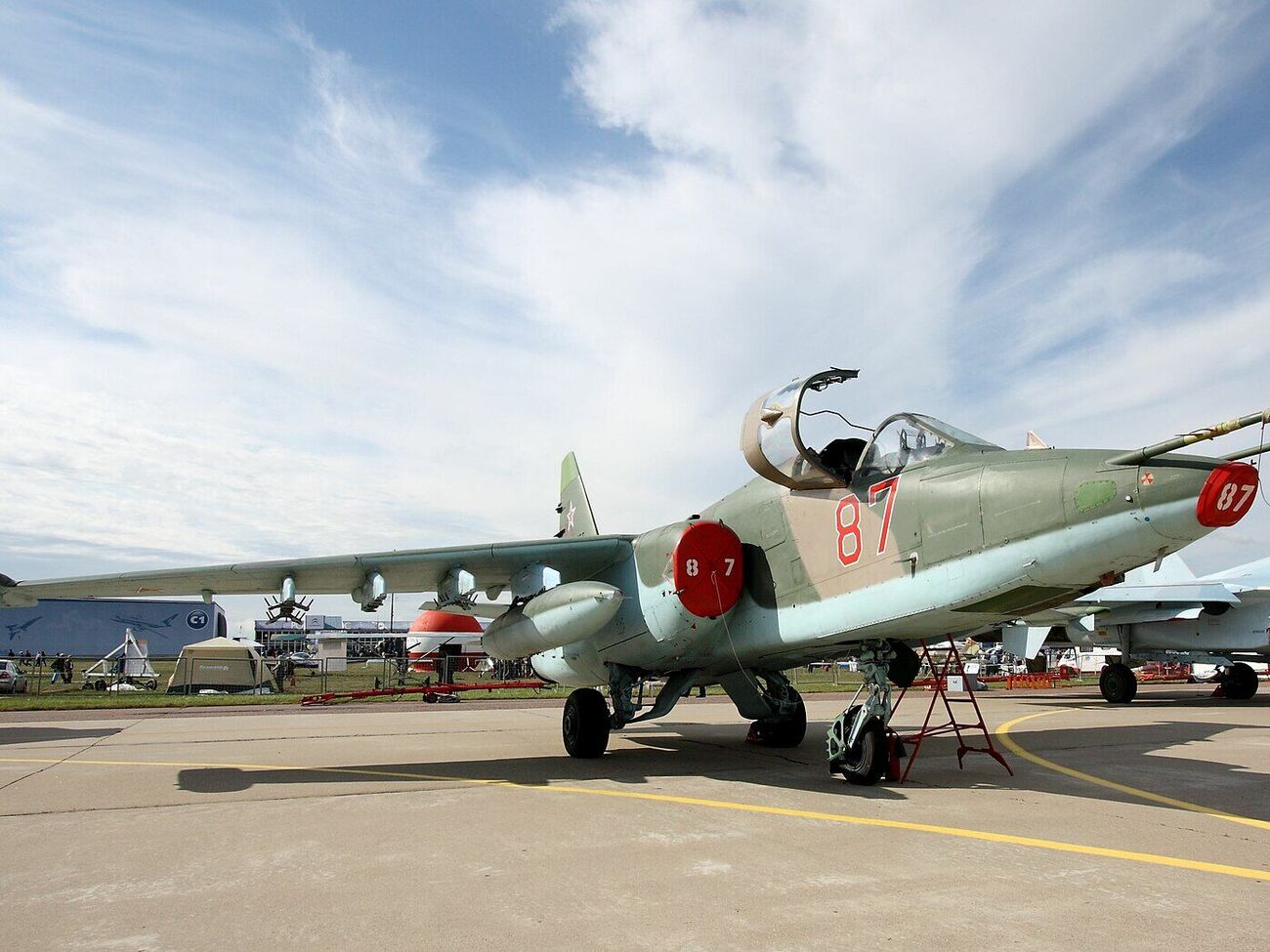 Українські військові регулярно збивають Су-25