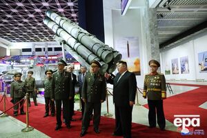 Наприкінці липня Кім Чен Ин провів для Шойгу екскурсію новітнім озброєнням КНДР, показавши балістичні ракети