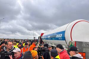 Цистерны с топливом и гуманитарка стоят в очередях – Деркач