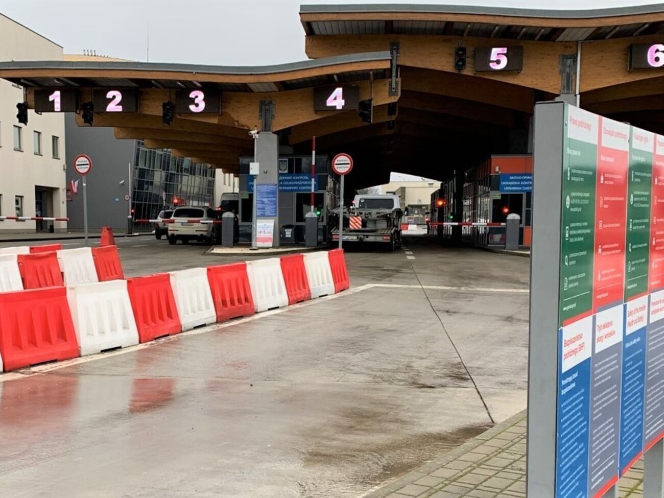 В 11.05 КПП "Шегини" возобновил работу