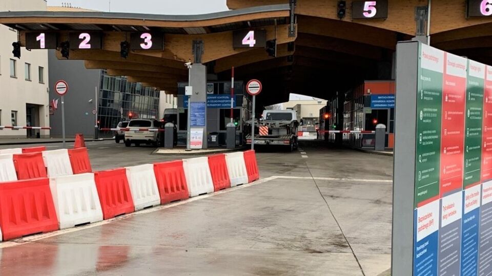 В 11.05 КПП "Шегини" возобновил работу