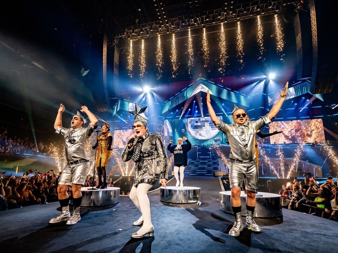 С песней Dancing Lasha Tumbai Верка Сердючка выступала на международном песенном конкурсе "Евровидение 2007" и заняла второе место