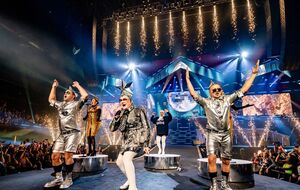 С песней Dancing Lasha Tumbai Верка Сердючка выступала на международном песенном конкурсе "Евровидение 2007" и заняла второе место