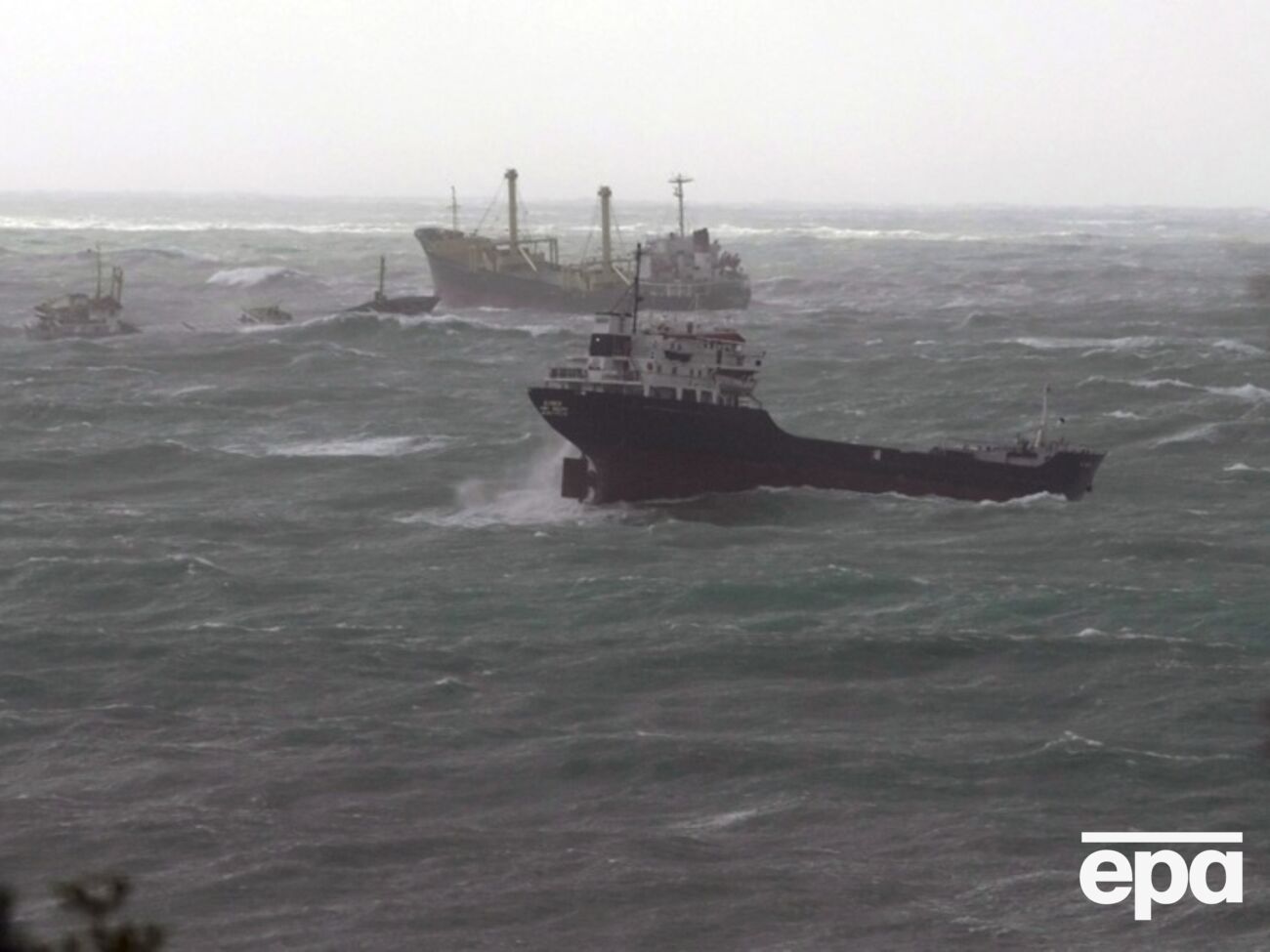 Сильный шторм в Черном море потопил турецкое судно