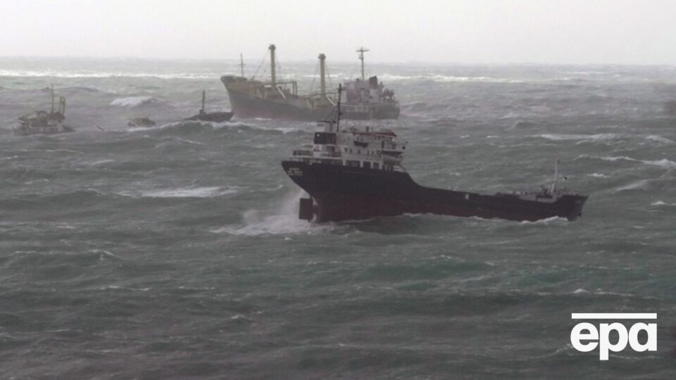 Сильный шторм в Черном море потопил турецкое судно