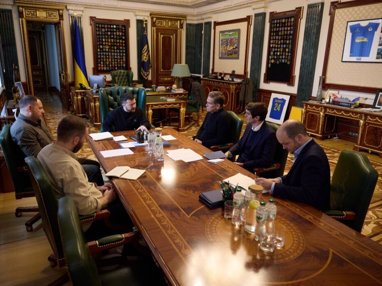 Зеленський зустрівся з американськими і британськими журналістами