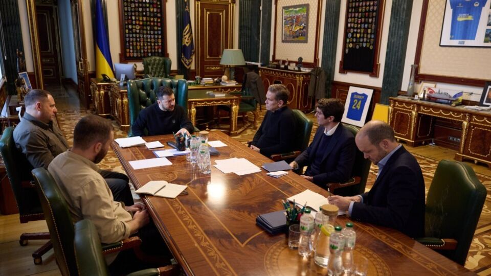 Зеленський зустрівся з американськими і британськими журналістами