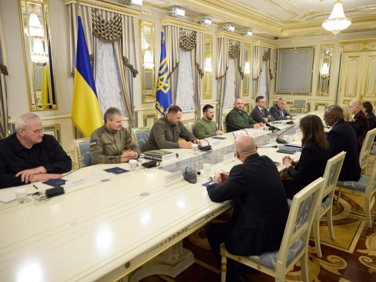 Зеленский принял американскую делегацию в Офисе президента