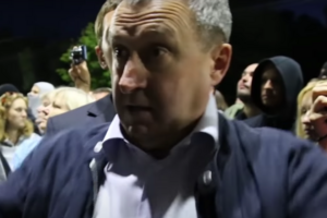 2015 року слова Дещиці спричинили дипломатичний скандал