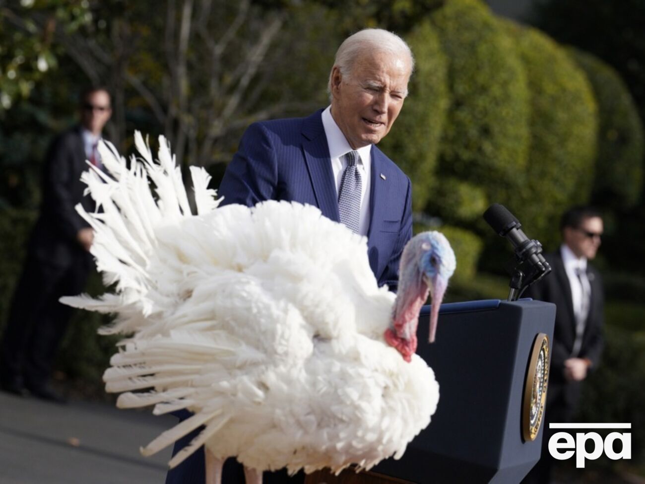 Байден: Ого, большая птица... Я впечатлен