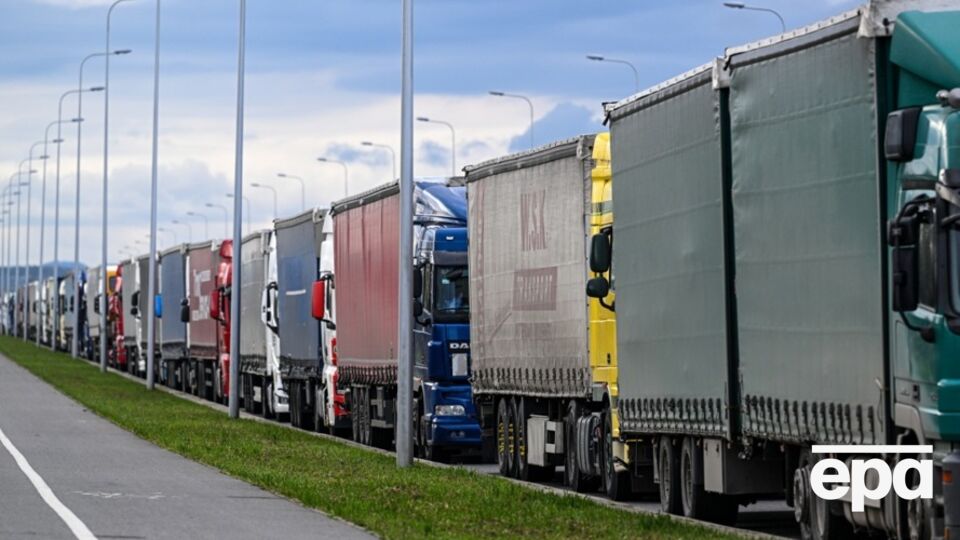 Від початку листопада польські перевізники страйкують і блокують рух вантажівок на українсько-польському кордоні