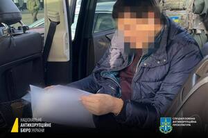 Депутата підозрюють у хабарі за виділення з фонду ліквідації наслідків агресії коштів на ремонт університету, у якому він працює ректором