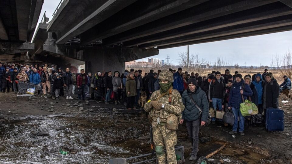 Под мостом жители киевских пригородов выходили из оккупации