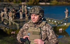 Враг пытался наступать на Вознесенск, но в течение шести суток понес настолько большие потери, что был вынужден отказаться от наступления, рассказал Наев