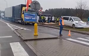 Словацькі перевізники погрожували повністю перекрити кордон з Україною, якщо Єврокомісія не запровадить дозволи на перевезення для українських перевізників