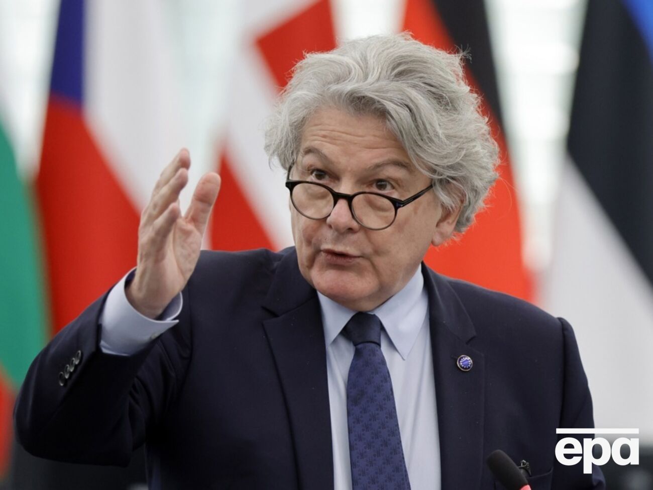 Для увеличения помощи Украине страны Евросоюза должны изменить существующие планы и отдать приоритет именно помощи Киеву, сказал Бретон