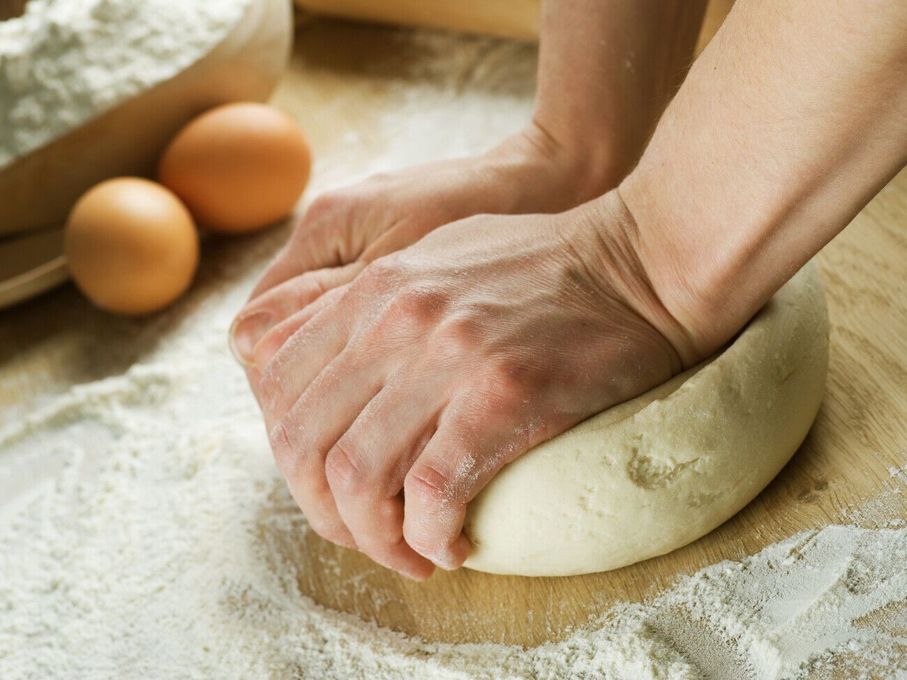 Пирожки из этого теста выпекайте при температуре 200 °С около 10 минут