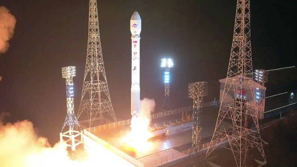 КНДР заявила о запуске спутника-шпиона. Фоторепортаж