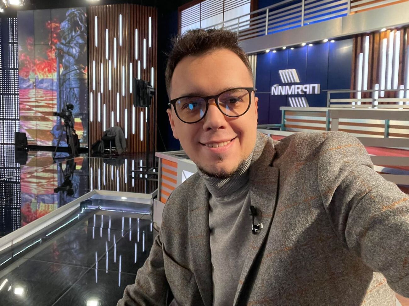 По мнению СБУ, Олешко за границей занимается информационно-подрывной деятельностью, которая вредит ВСУ