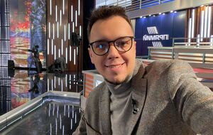 По мнению СБУ, Олешко за границей занимается информационно-подрывной деятельностью, которая вредит ВСУ