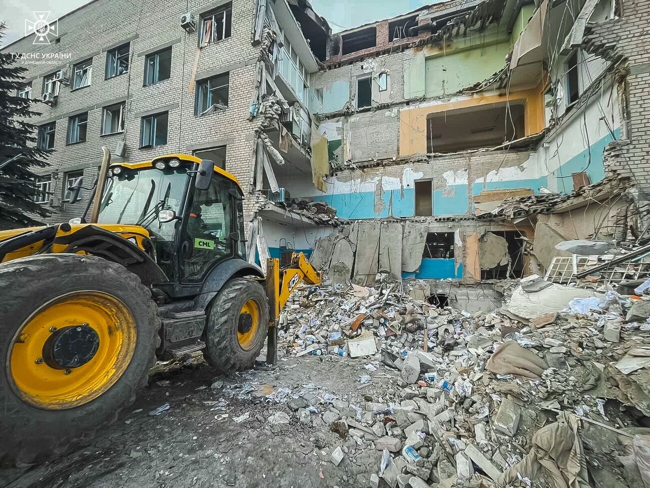 Окупанти, імовірно, з ракетного комплексу С-300 вдарили по лікарні в Селидовому 20 листопада о 23.35, зазначили в Донецькій обласній прокуратурі