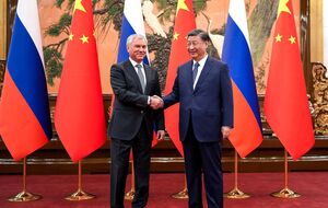 Сі Цзіньпін (праворуч) 22 листопада у Пекіні зустрівся з Володіним