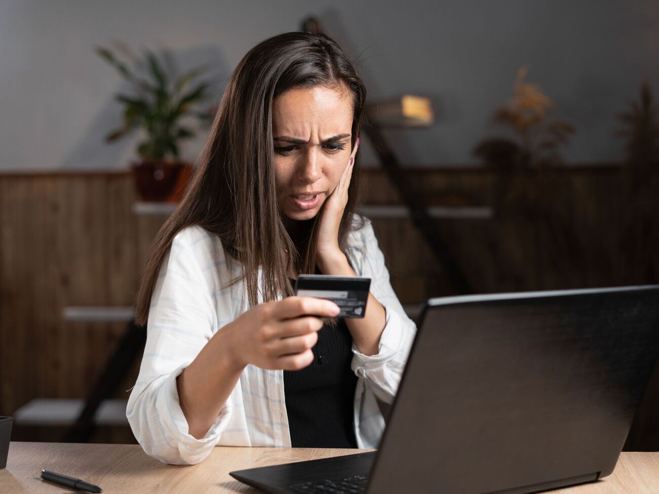 Інтернет-шахраї втираються в довіру, а потім виманюють гроші, попереджають у МВС