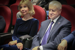 Варламова и Миронов, по данным "Важных историй", тайно усыновили украинского ребенка, сменив его личность