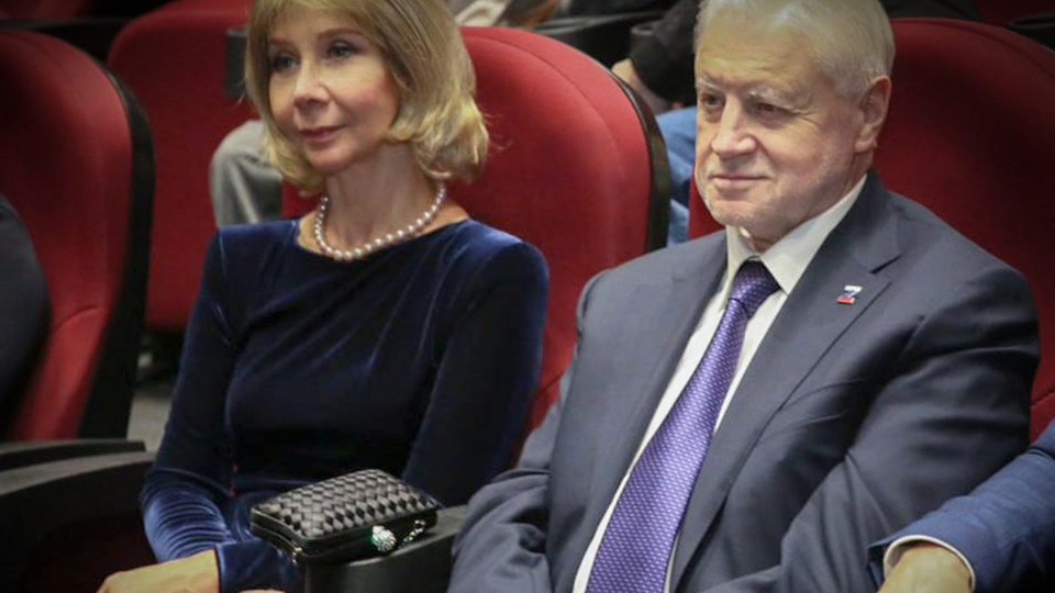 Варламова и Миронов, по данным "Важных историй", тайно усыновили украинского ребенка, сменив его личность