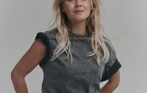 Melovin принял новую песню Kola (справа) за творчество Дорофеевой