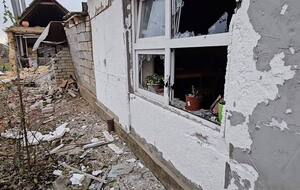 Из-за вражеской атаки повреждены более 60 домов и хозяйственных сооружений