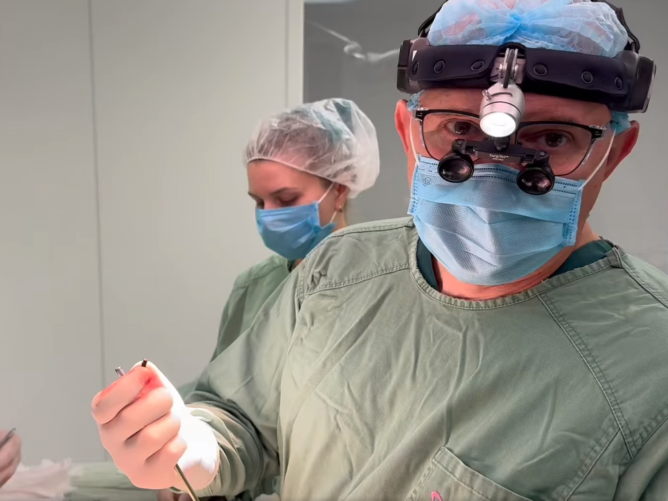 Уламок із серця виймали магнітами