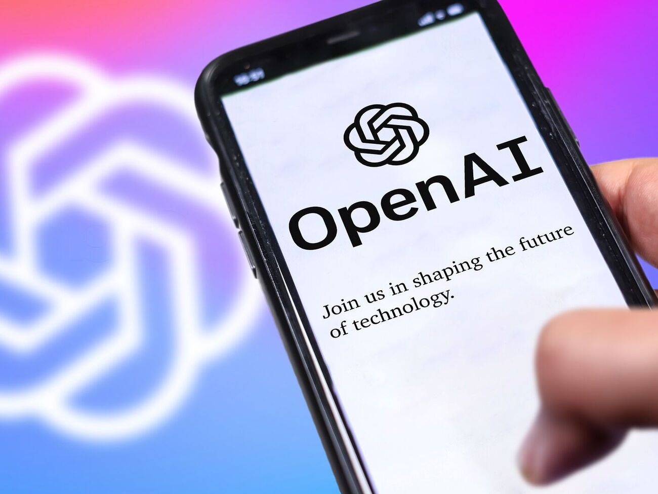 Гендиректора OpenAI уволили 17 ноября, а уже 22-го вернули назад
