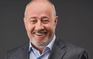 Мир быстро тупеет, и это коррелируется с результатами выборов во многих странах. К власти приходят популисты, предлагающие простые решения