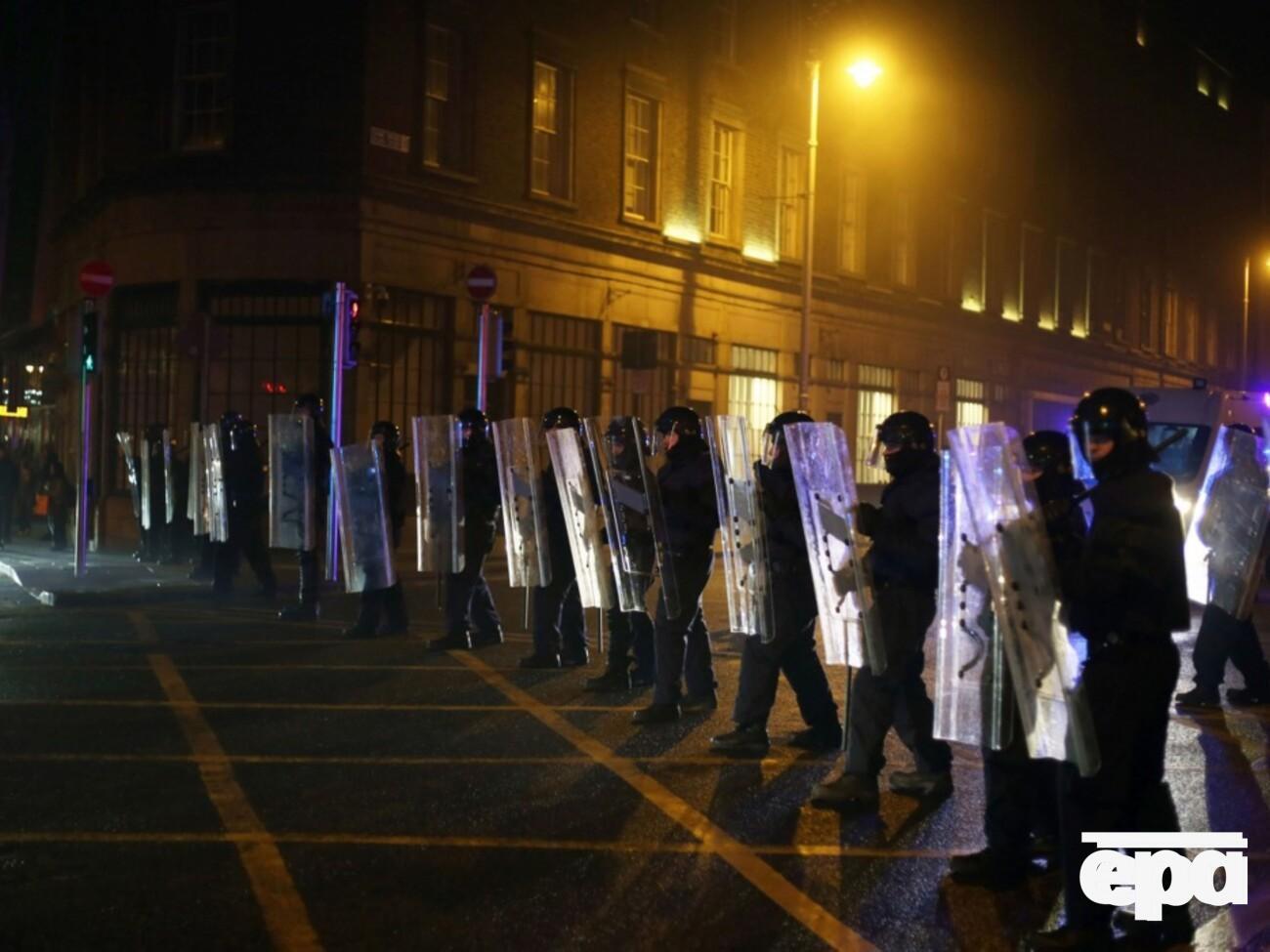 По словам Пивоварова, концертная площадка, где он должен был выступать, находится рядом с тем местом, где начались беспорядки