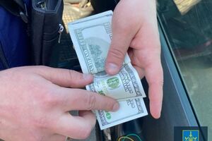 Чоловіка затримали ще у травні в Береговому Закарпатської області після отримання $13,7 тис., зазначили у прокуратурі